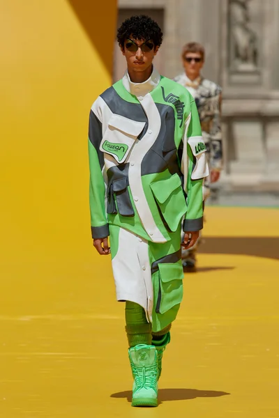 Look 15